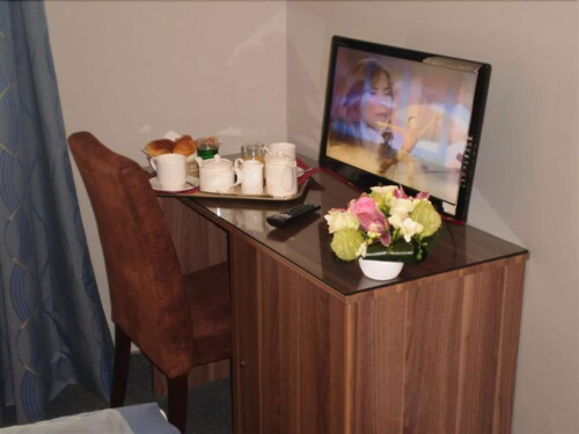 Hotel Capitole Бюсолей Екстериор снимка