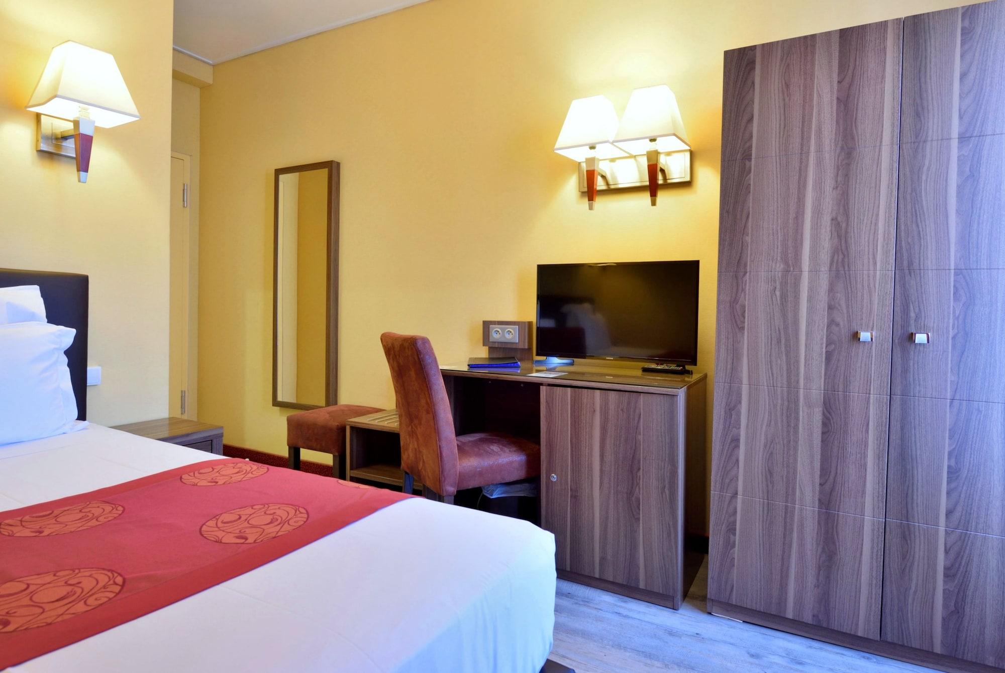 Hotel Capitole Бюсолей Екстериор снимка