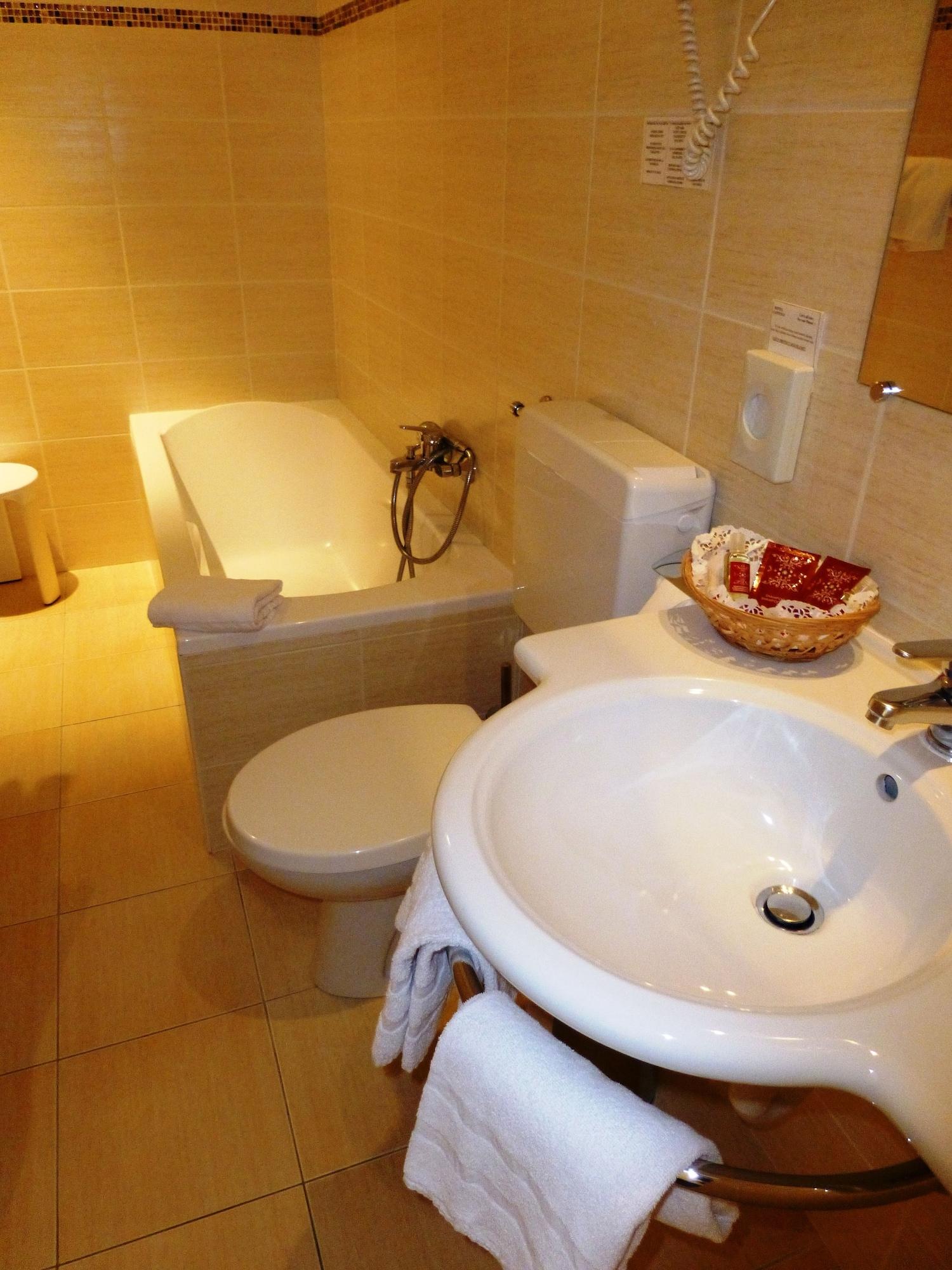 Hotel Capitole Бюсолей Екстериор снимка