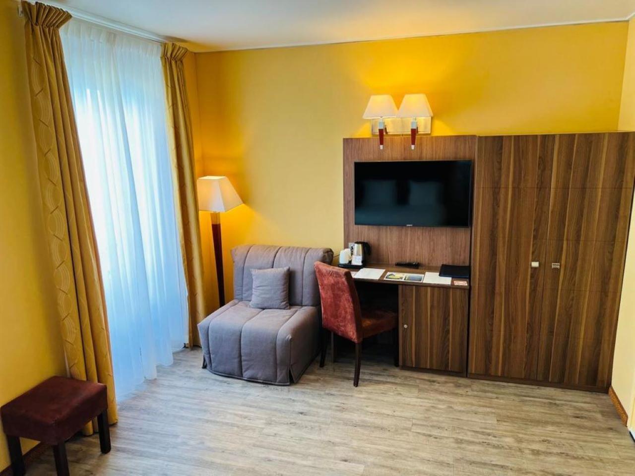 Hotel Capitole Бюсолей Екстериор снимка