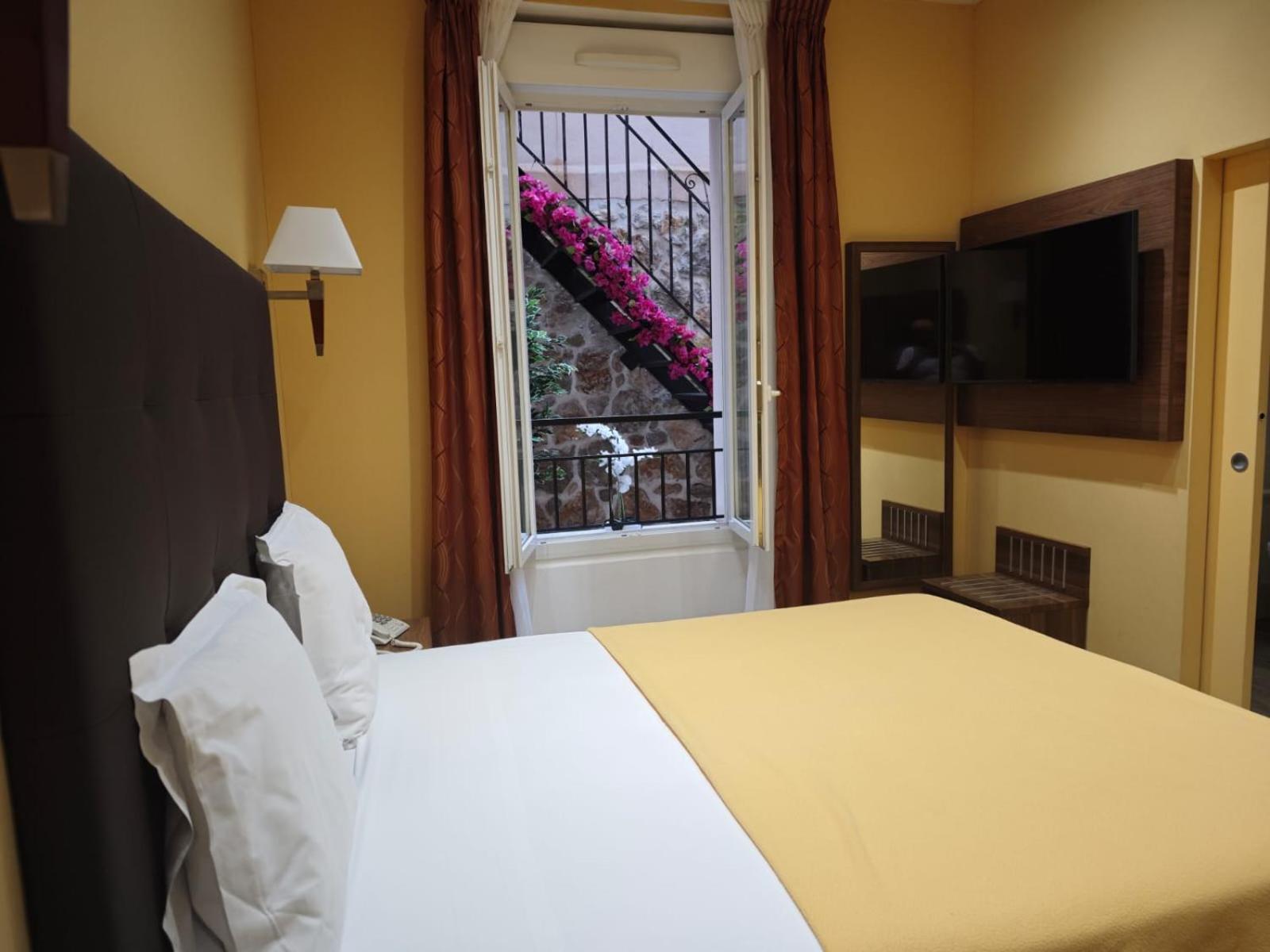 Hotel Capitole Бюсолей Екстериор снимка