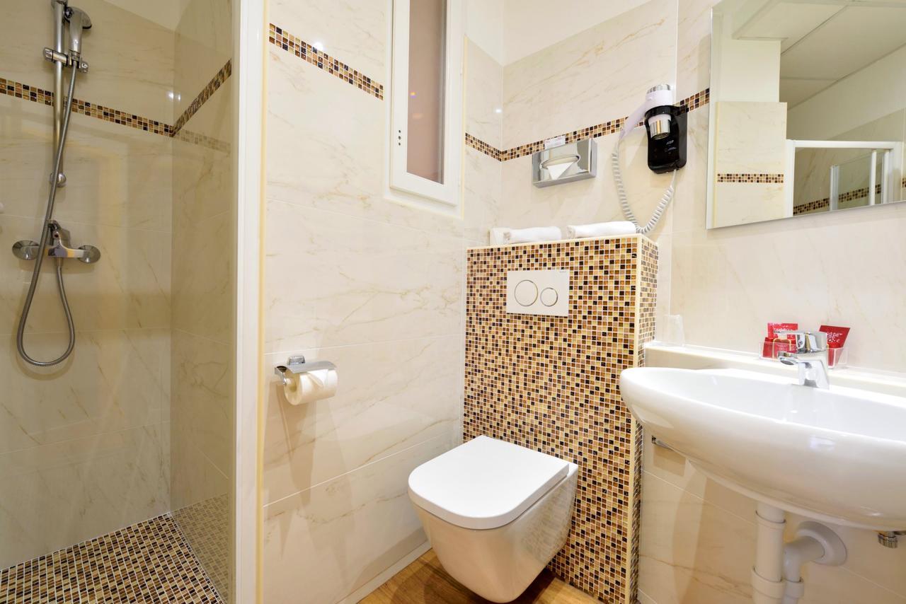 Hotel Capitole Бюсолей Екстериор снимка
