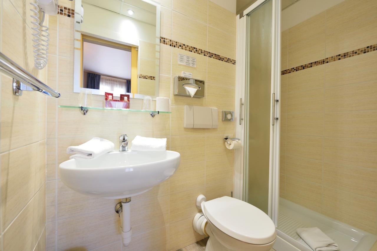 Hotel Capitole Бюсолей Екстериор снимка