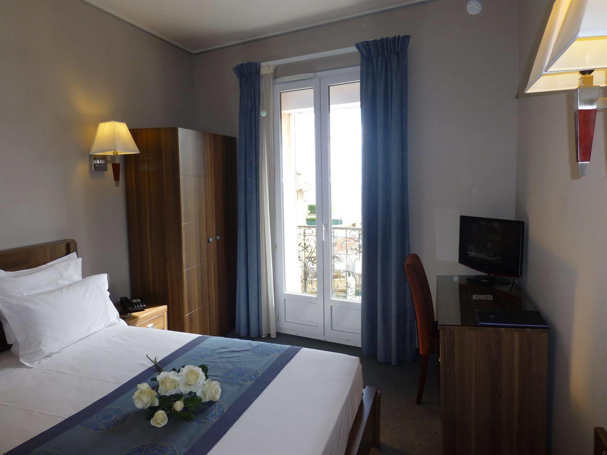 Hotel Capitole Бюсолей Екстериор снимка