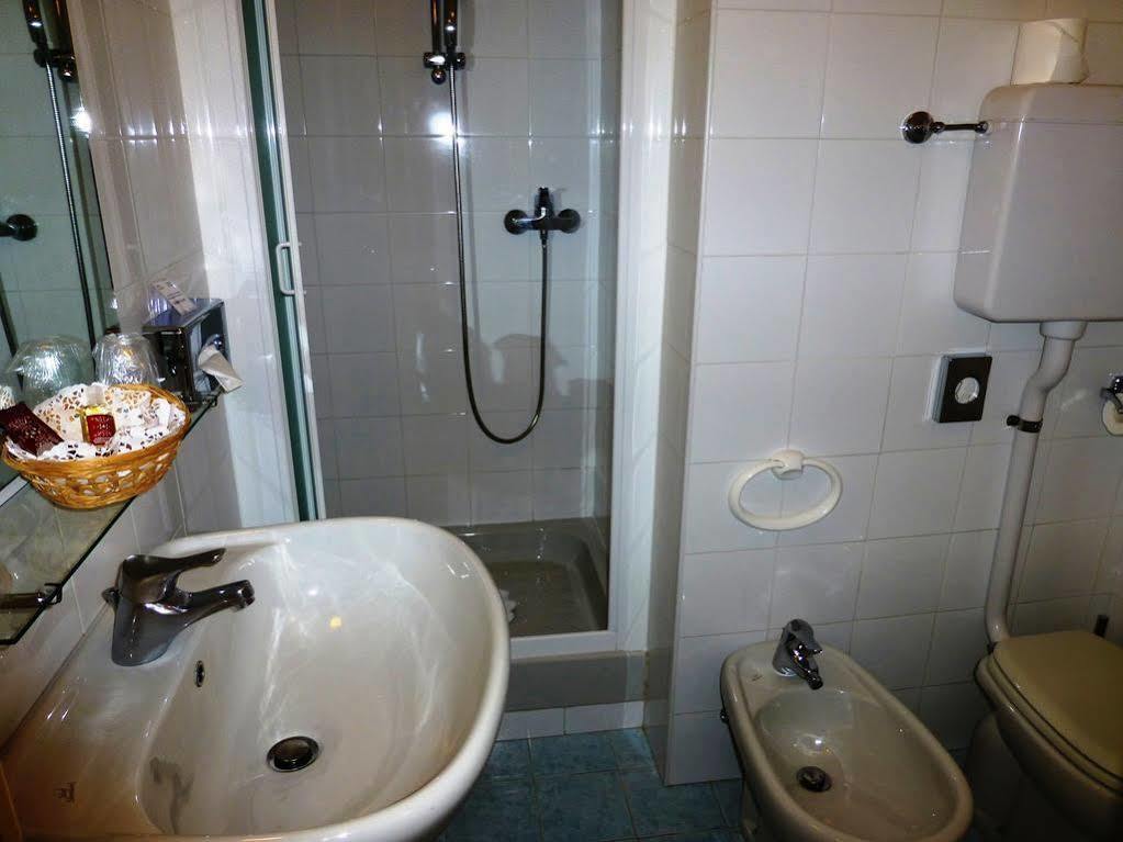 Hotel Capitole Бюсолей Екстериор снимка