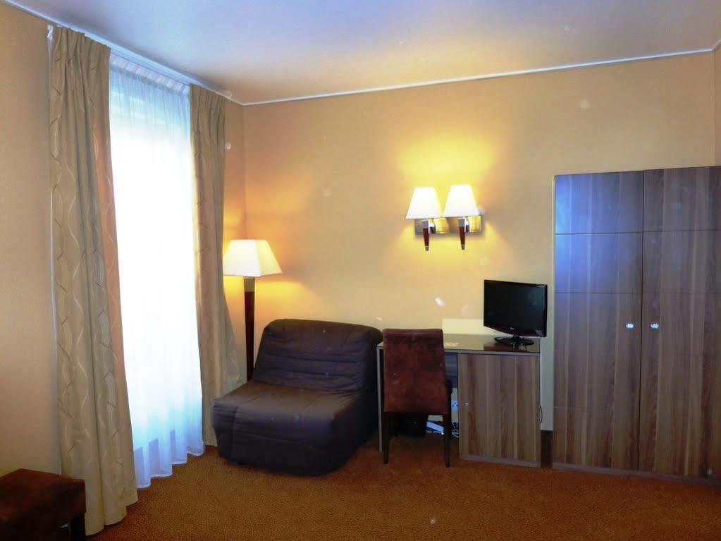 Hotel Capitole Бюсолей Екстериор снимка